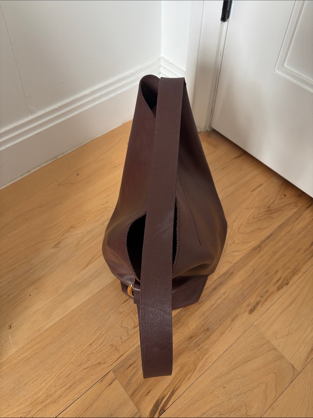 Madewell The Essential Bucket Tote in chocolate raisin - Picture 4 of 13